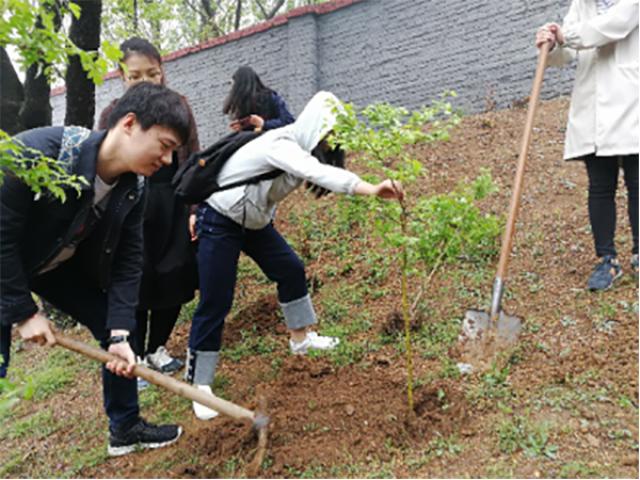 20180502-1研究生第九党支部举办“凝心聚力，共享绿色”义务植树活动397.jpg